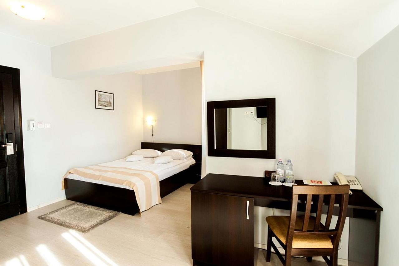 Astoria Hotel & Restaurant Георгени Экстерьер фото