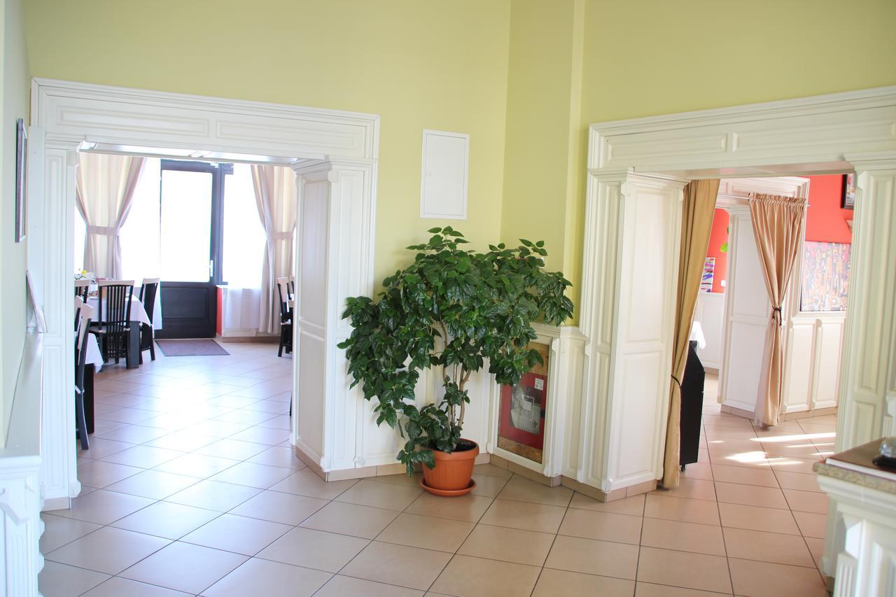 Astoria Hotel & Restaurant Георгени Экстерьер фото